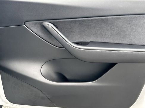 Used 2020 Tesla Model Y Long Range image 14