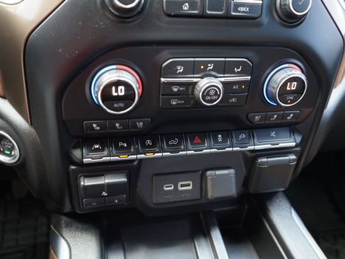Used 2020 Chevrolet Silverado 1500 High Country w/ Technology Package AWD/4WD image 16