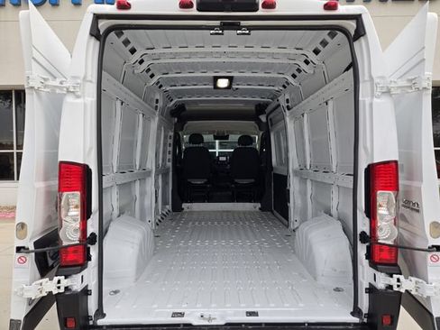 Used 2026 RAM ProMaster 2500 w/ Convenience Group FWD image 32