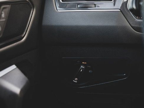 Used 2022 Volkswagen Tiguan SE R-Line image 12