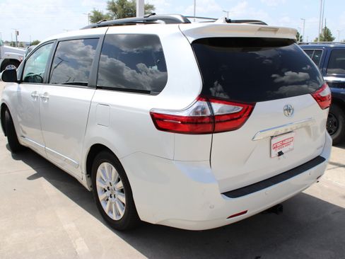 Used 2016 Toyota Sienna Limited Premium FWD image 6