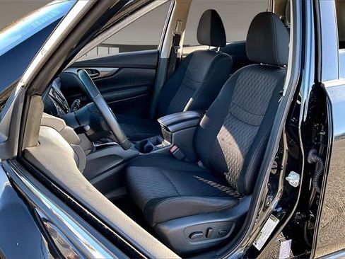 Used 2018 Nissan Rogue SV w/ Premium Package image 20