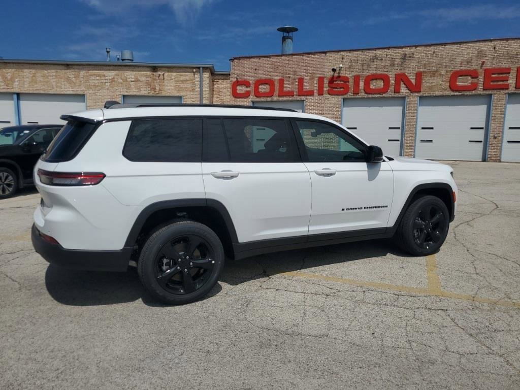 Used 2025 Jeep Grand Cherokee L Altitude AWD/4WD image 11