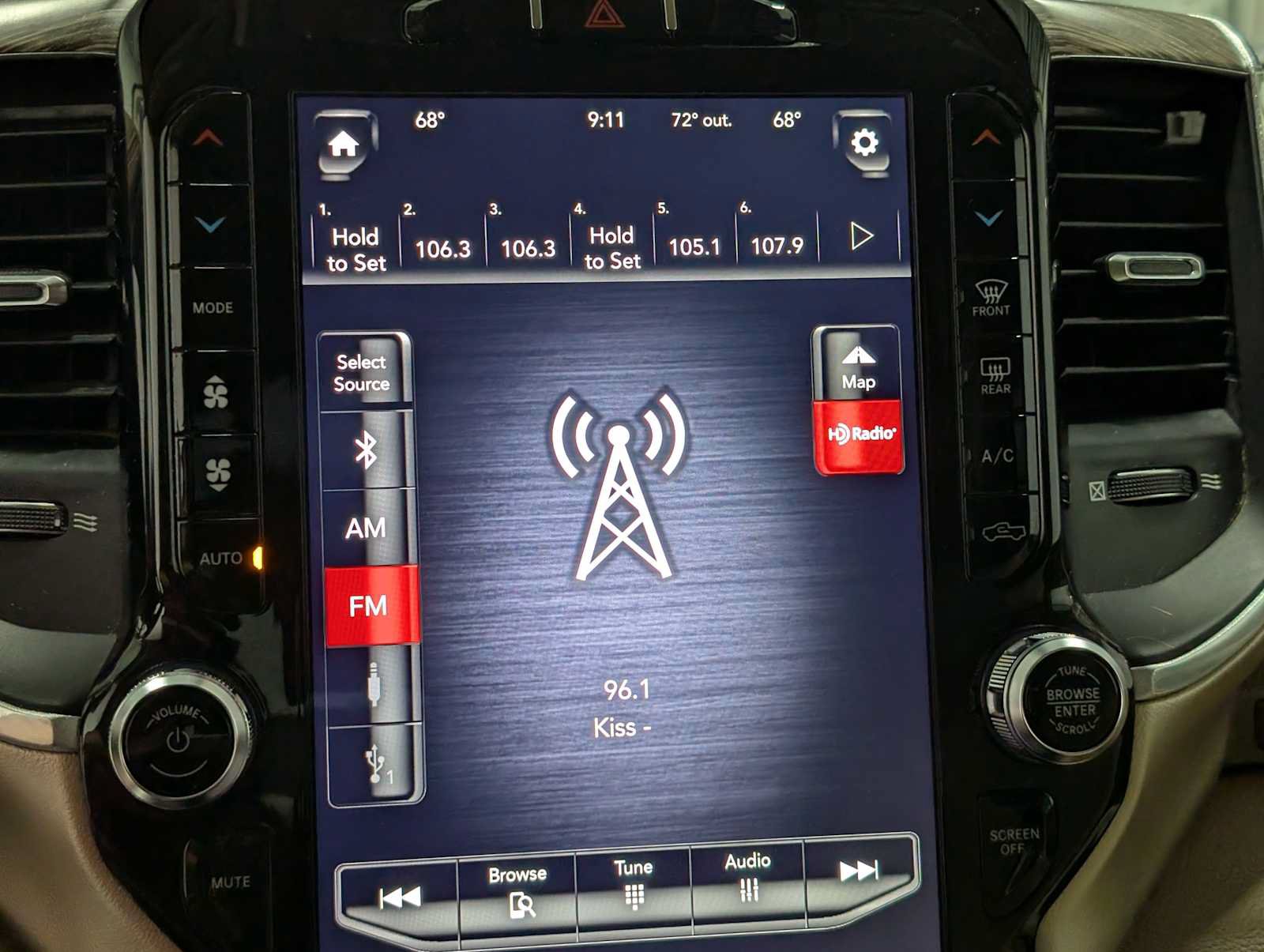 Used 2019 RAM 1500 Laramie AWD/4WD image 29