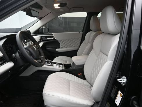Used 2024 Mitsubishi Outlander SEL Black Edition FWD image 9