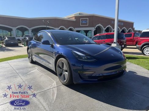 Used 2023 Tesla Model 3 Standard Range image 1