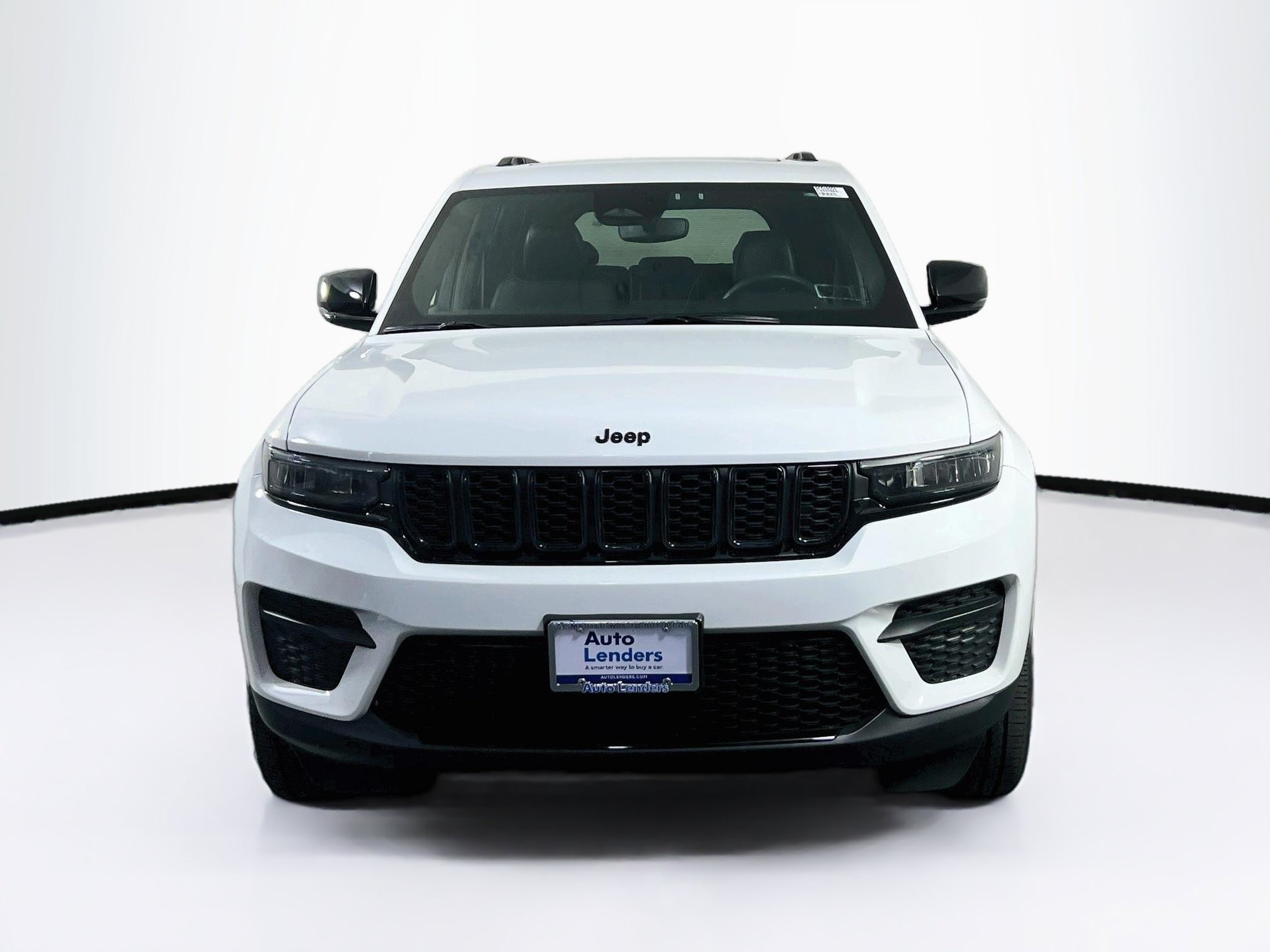 Used 2023 Jeep Grand Cherokee Altitude AWD/4WD image 2