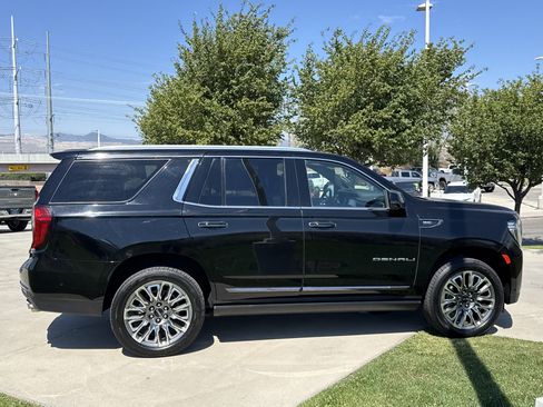 Used 2023 GMC Yukon Denali Ultimate AWD/4WD image 6