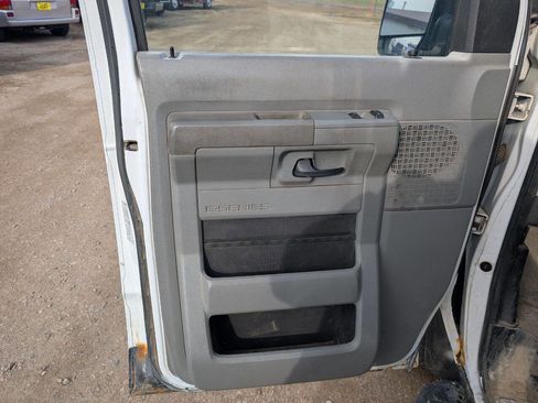 Used 2010 Ford E-250 and Econoline 250 image 13