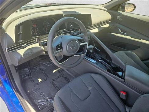 Used 2023 Hyundai Elantra SE FWD image 10