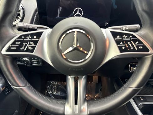 Used 2025 Mercedes-Benz GLB 250 4MATIC image 55