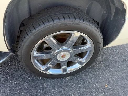 Used 2012 Cadillac Escalade Luxury RWD image 10