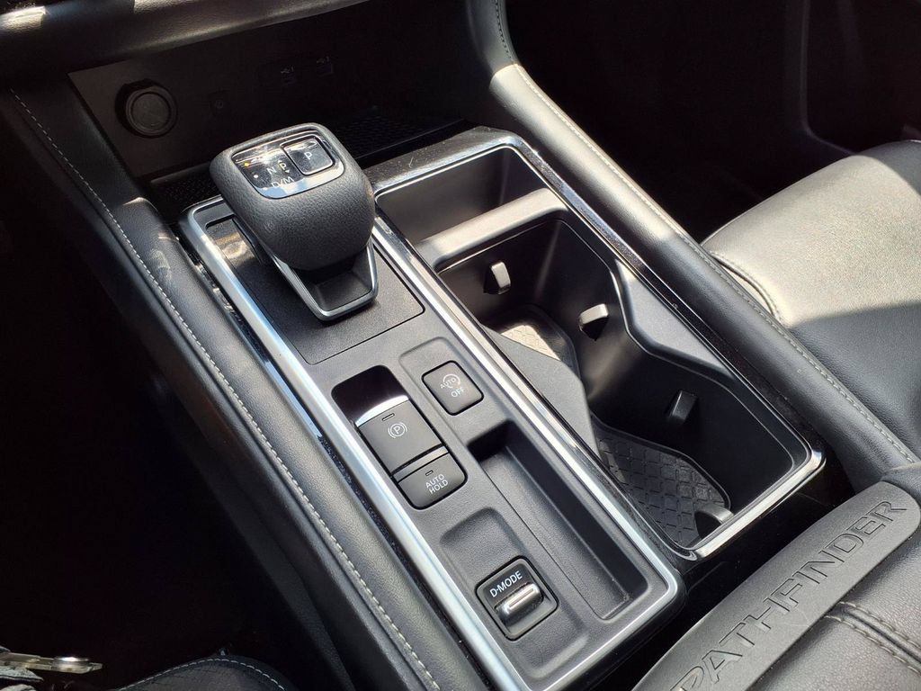 Used 2024 Nissan Pathfinder SL w/ SL Premium Package FWD image 12