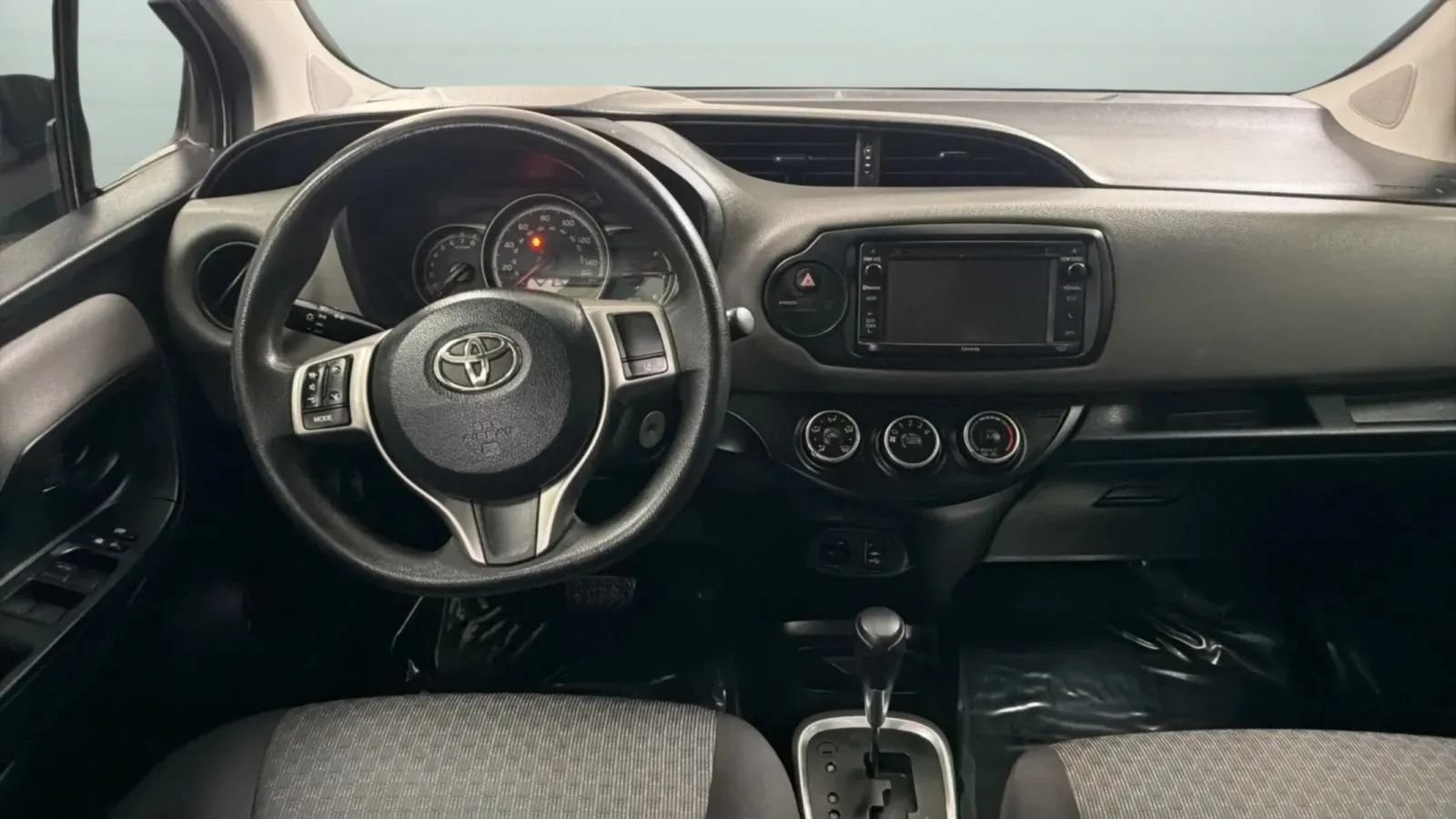 Used 2017 Toyota Yaris L w/ Carpet Mat Package FWD image 11