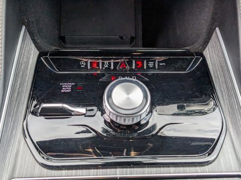 Used 2024 Jeep Wagoneer L Series II w/ Flexible Seating Group image 26