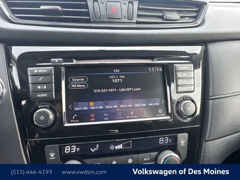 Used 2018 Nissan Rogue SV image 16