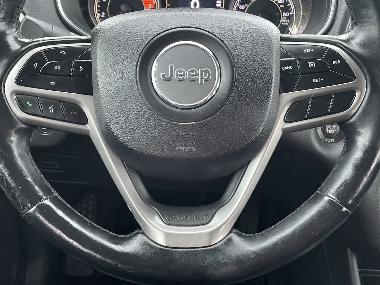 Used 2019 Jeep Cherokee Latitude Plus w/ Comfort/Convenience Group FWD image 10