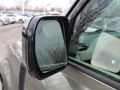 Used 2023 Land Rover Defender 90 X-Dynamic SE image 13