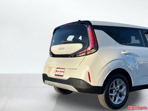 Used 2025 Kia Soul LX w/ LX Technology Package FWD image 11