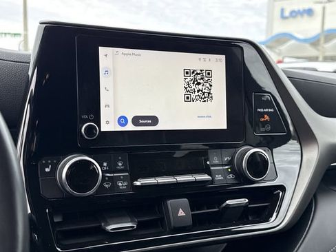 Used 2023 Toyota Highlander XLE image 32