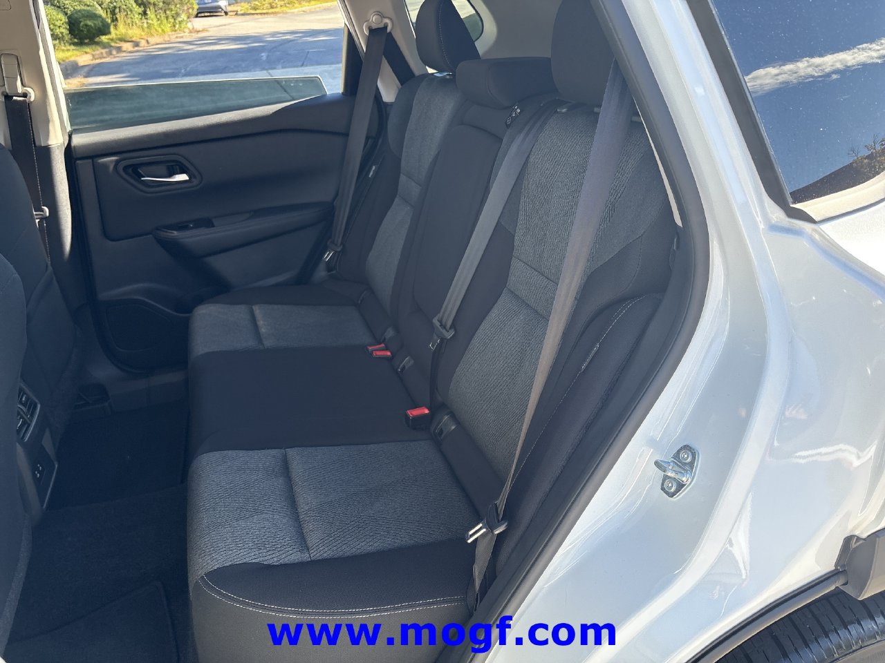 Used 2025 Nissan Rogue SV AWD/4WD image 16