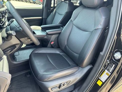 Used 2023 Toyota Sienna XSE w/ XSE Plus Package AWD/4WD image 8