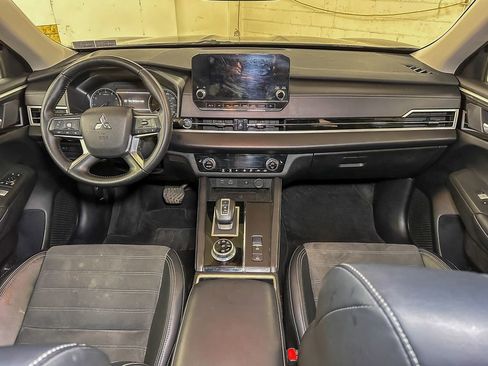 Used 2024 Mitsubishi Outlander SE AWD/4WD image 34