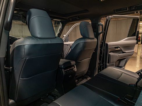Used 2026 Lexus GX 550 w/ Cold Area Package AWD/4WD image 23