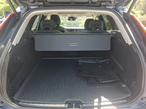 Used 2020 Volvo XC60 T6 Inscription w/ Protection Package Premier AWD/4WD image 28