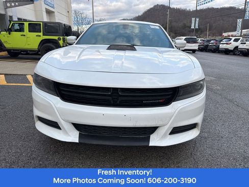 Used 2022 Dodge Charger SXT image 2