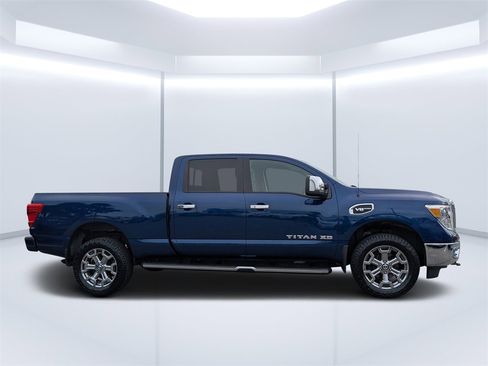 Used 2018 Nissan Titan SL w/ Chrome Package image 2