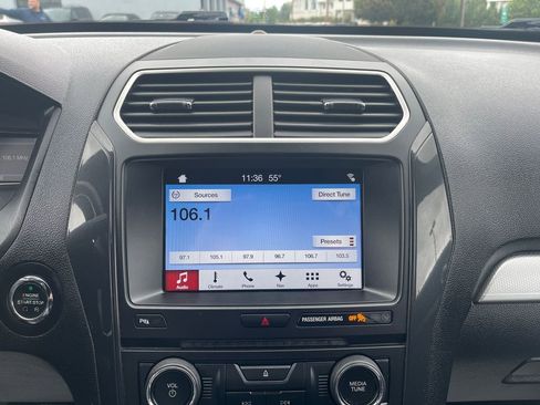 Used 2017 Ford Explorer XLT w/ Equipment Group 202A AWD/4WD image 23