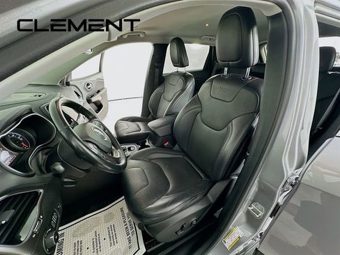 Used 2020 Jeep Cherokee Limited image 29