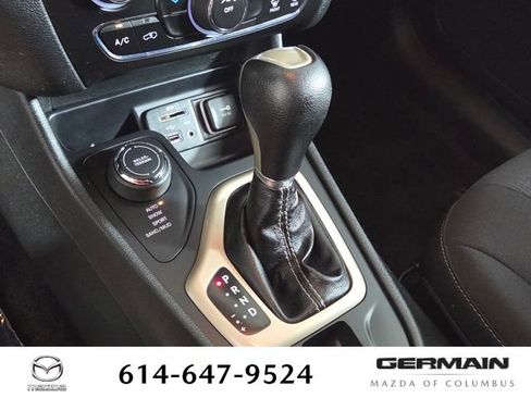 Used 2015 Jeep Cherokee Latitude w/ Trailer Tow Group AWD/4WD image 28
