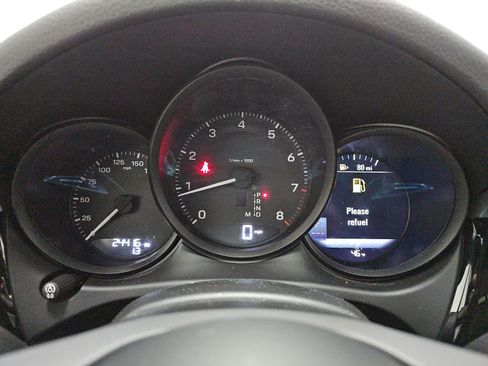 Used 2023 Porsche Macan AWD/4WD image 15