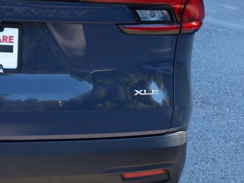 Used 2025 Toyota Grand Highlander XLE image 17