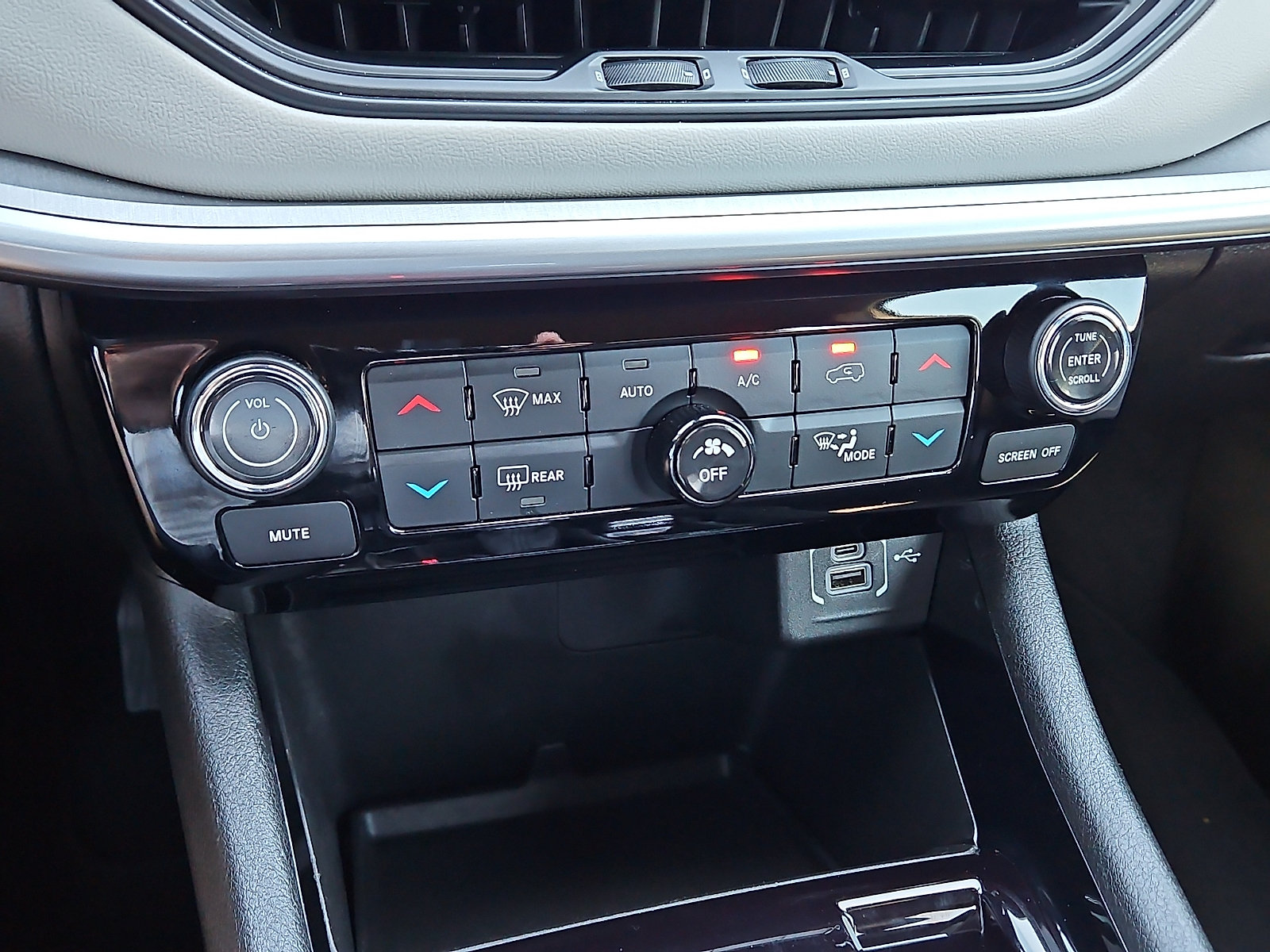 Used 2025 Jeep Compass Limited AWD/4WD image 15