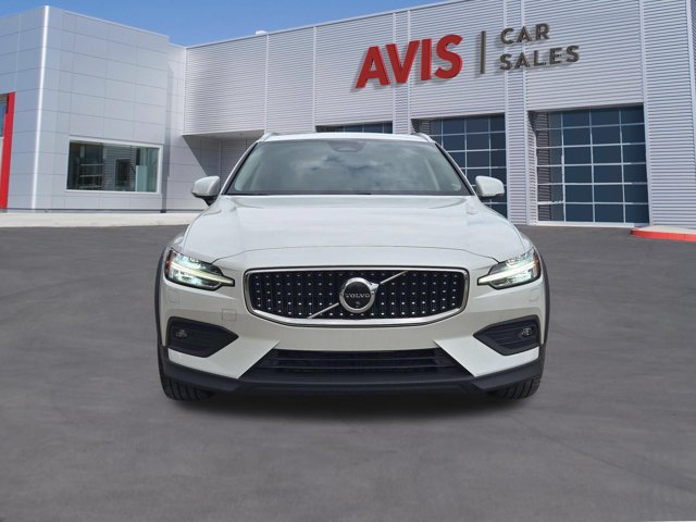 Used 2025 Volvo V60 B5 Cross Country Plus AWD/4WD image 2