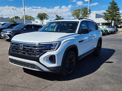 New 2026 Volkswagen Atlas Peak Edition image 4