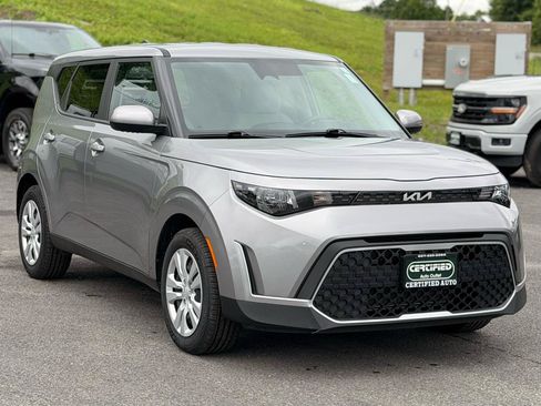 Used 2024 Kia Soul LX FWD image 3