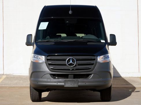 Used 2024 Mercedes-Benz Sprinter 2500 image 7