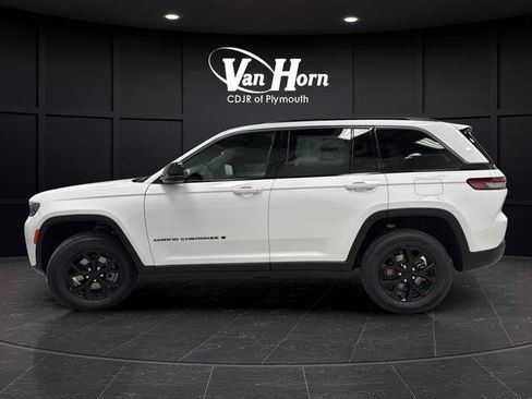 New 2026 Jeep Grand Cherokee Altitude image 6