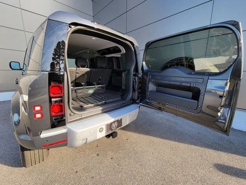 Used 2025 Land Rover Defender 110 S image 5