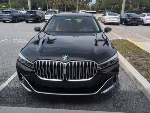 Used 2021 BMW 740i w/ Premium Package RWD image 2