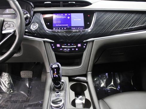 Certified 2024 Cadillac XT6 Premium Luxury image 28