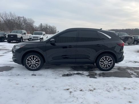 Used 2023 Ford Escape SE w/ Class II Trailer Tow Package image 11