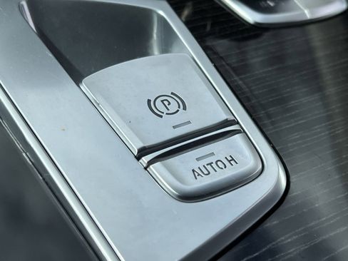 Used 2017 BMW 740i xDrive 740i xDrive image 34