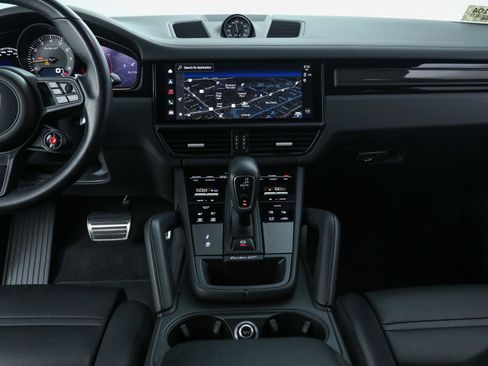 Used 2022 Porsche Cayenne Turbo GT image 32