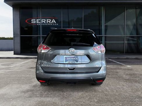 Used 2016 Nissan Rogue SV image 3