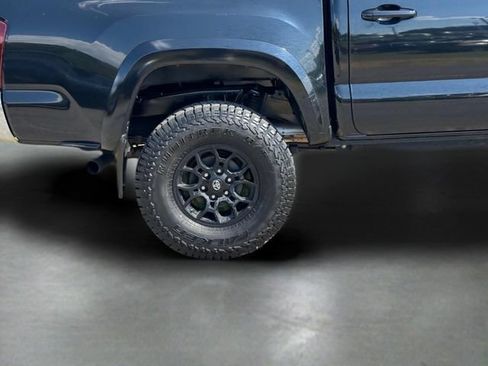 Used 2020 Toyota Tacoma SR5 AWD/4WD image 13